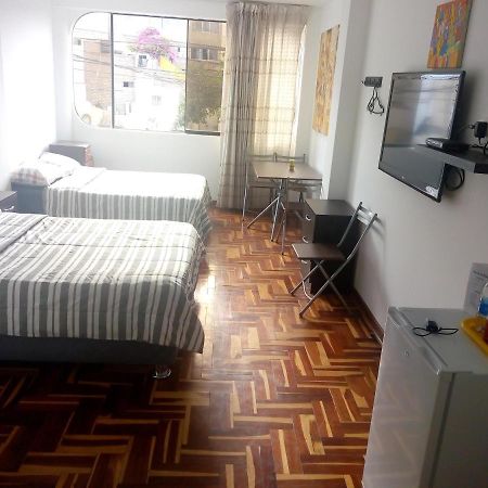 Peruvian Family Hostal Miraflores Лима Екстериор снимка